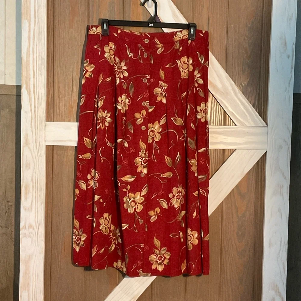 Vintage-Inspired Red Floral A-Line Skirt - Picture 6 of 6